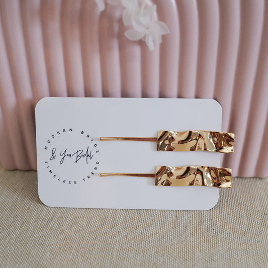 Laura  Pins